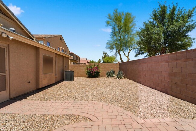 Building Photo - Maricopa Gem! 2,130 SF, Large Kitchen, AZ Room + Golf Course Living