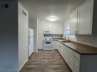 Building Photo - Newly updated 2 bedroom 1 bath unit