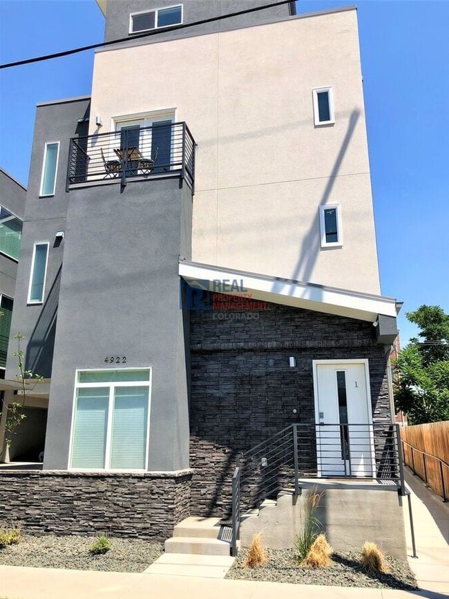 Primary Photo - 4922 Lowell Blvd