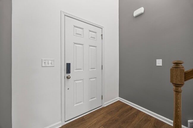 Building Photo - "Spacious 4-Bedroom Home Located In Desira...