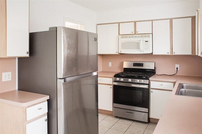 Building Photo - 8910 Sage Pl Dr