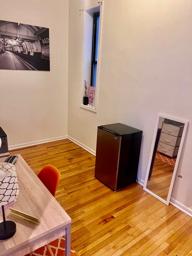 Building Photo - 1421 W Huron St