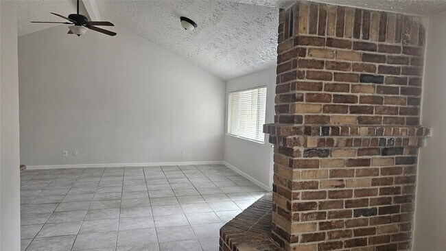 Building Photo - 2610 Strait Ln