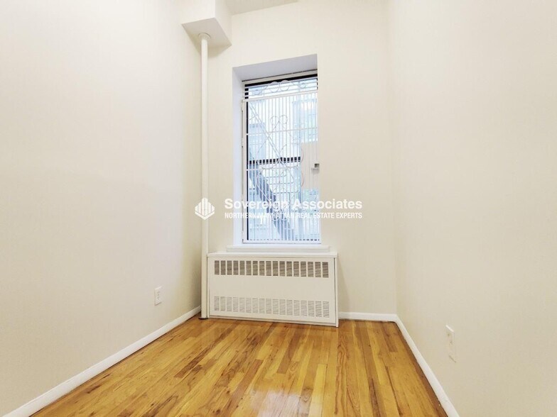 Building Photo - 208 W 82nd St