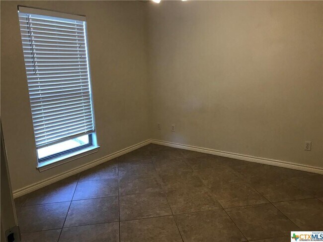 Building Photo - 113 Quail Run