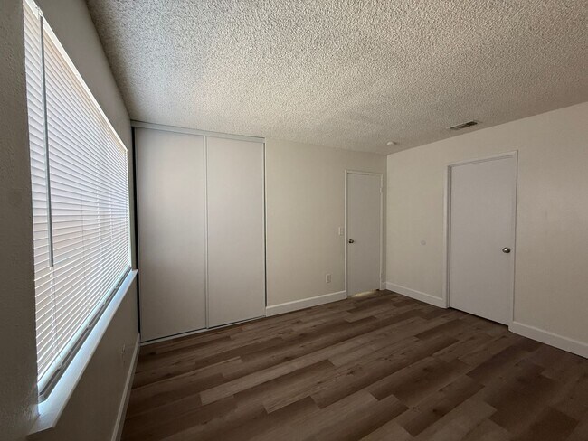 Building Photo - 486 Colonial Cir