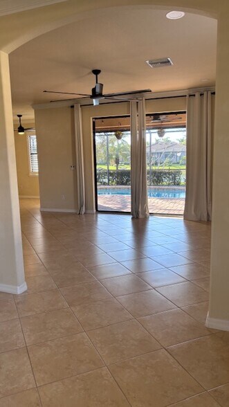 Building Photo - 3984 Treasure Cove Cir