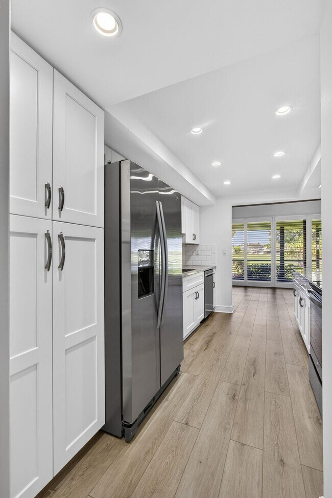 Building Photo - 259 Old Meadow Way