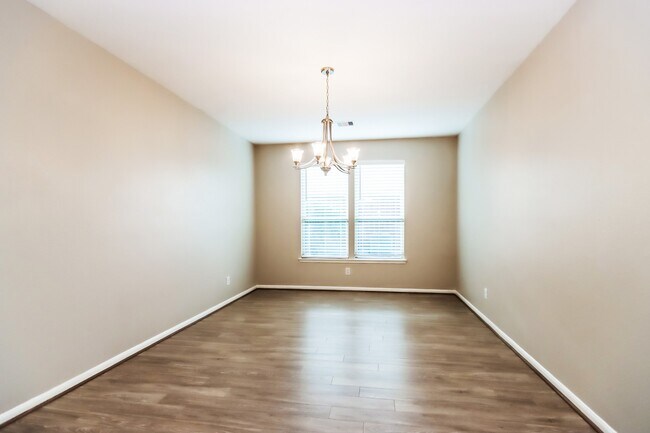 Building Photo - 25515 Kensington Lk Dr