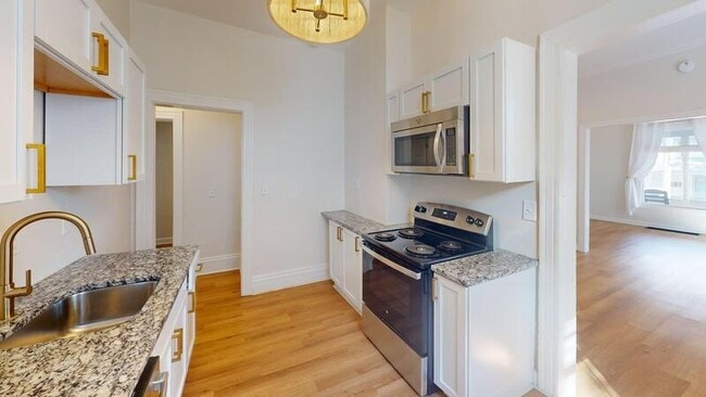 Building Photo - 121 College Pl