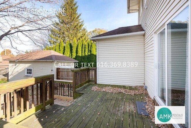 Building Photo - 1023 Vernon St NE