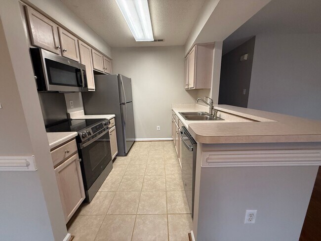 Building Photo - 2 bedroom condo in Williamsburg! Available NOW!