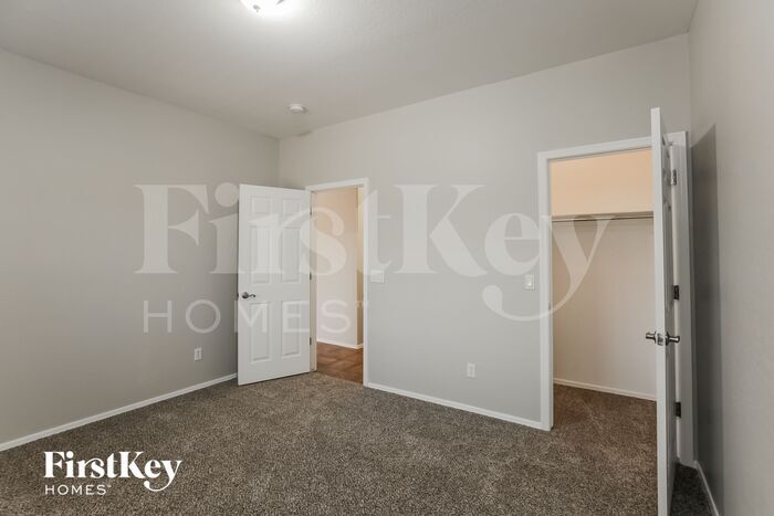 Building Photo - 5221 S 53rd Ave