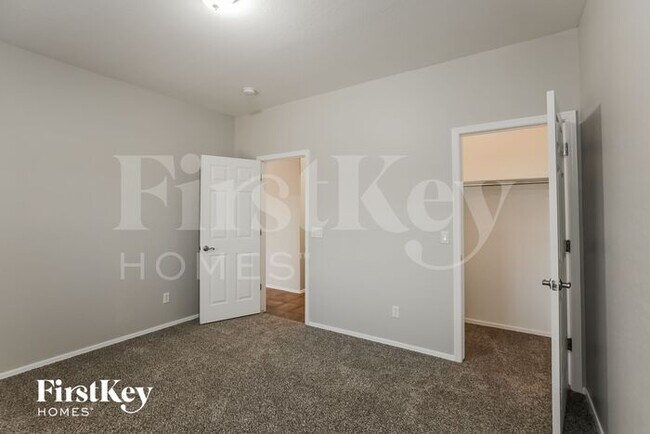 Building Photo - 5221 S 53rd Ave