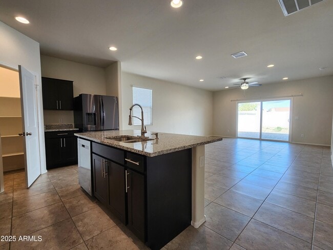 Building Photo - 1058 W Chimes Tower Dr
