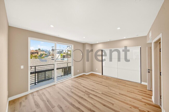Building Photo - Unit 2