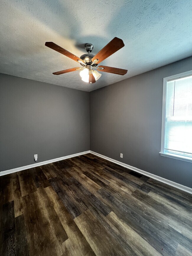 Building Photo - 578 Somerset Ln