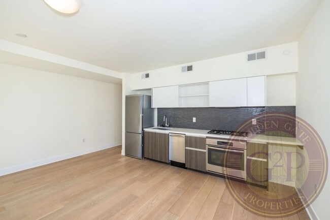 Building Photo - Lower Nob Hill - 2 BR, 1 BA Condo 750 Sq. Ft. - 3D Virtual Tour