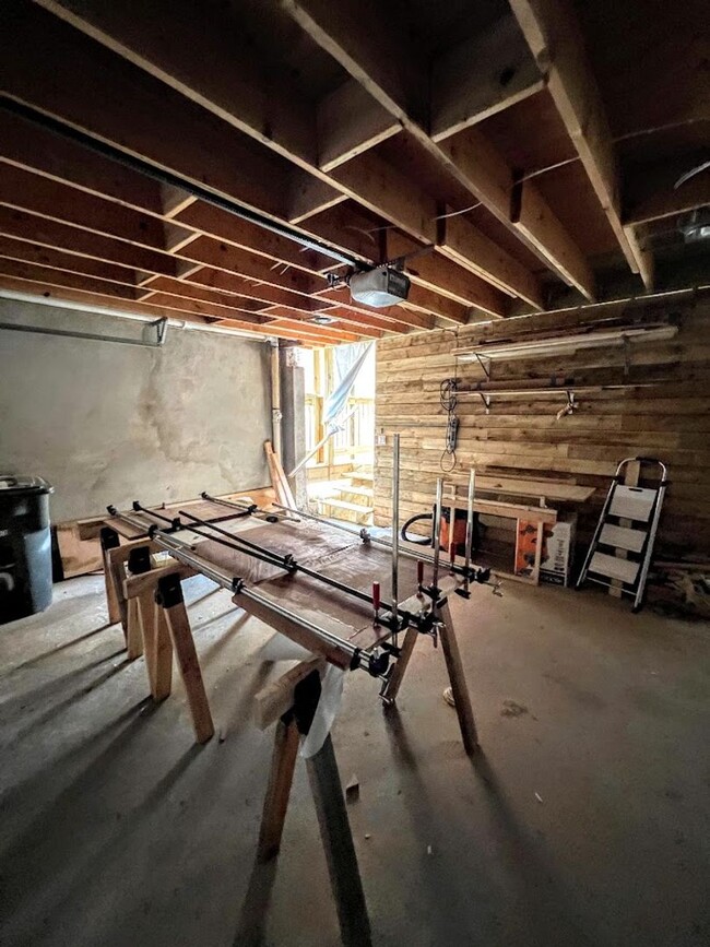 Building Photo - Newly Renovated Split Level Row Home in Tr...