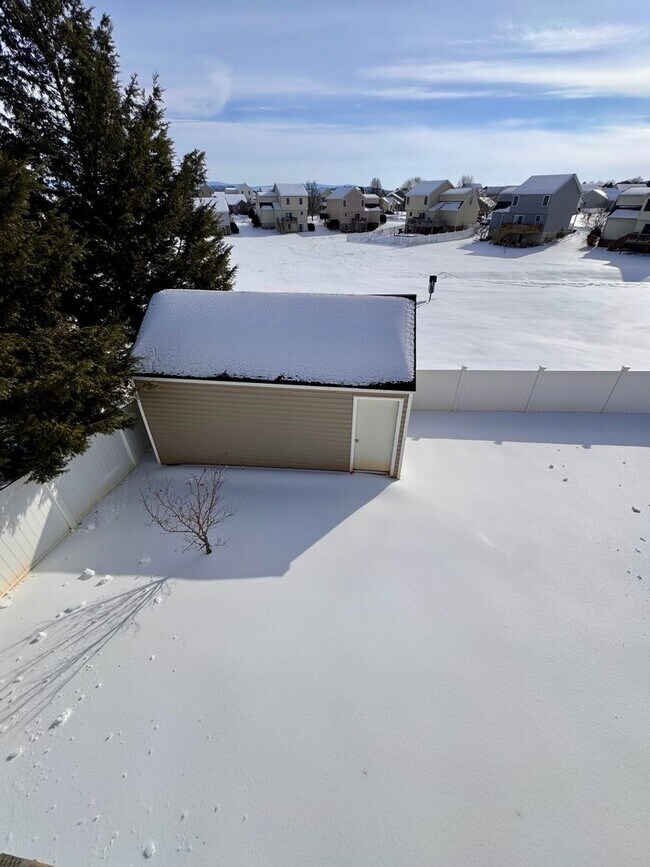 Building Photo - House for Rent in Broadway