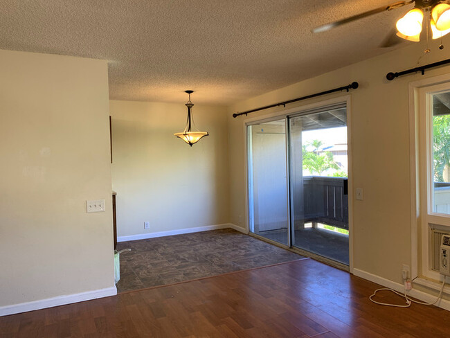 Building Photo - 2 Bedroom/1 1/2 bath - Ewa - Close to the ...