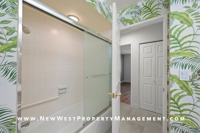 Building Photo - Beautifully upgraded Point Loma 2-bedroom ...