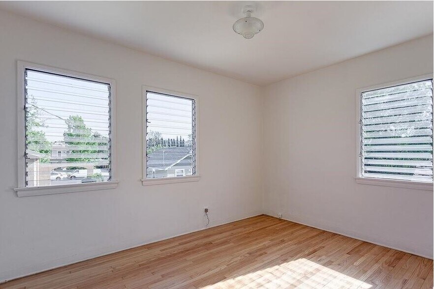 Building Photo - 4557 Alumni Ave