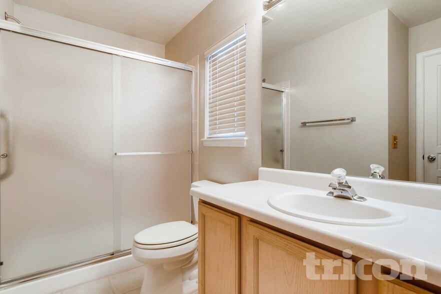 Building Photo - 633 Golden Eagle Dr