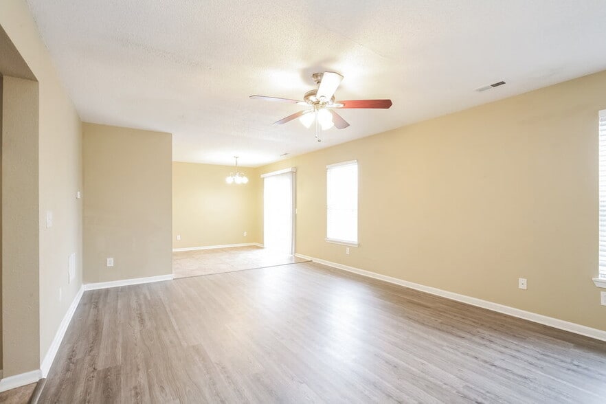 Building Photo - 468 Brookstone Dr