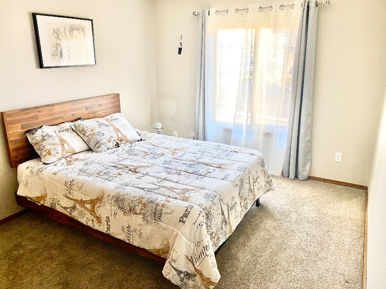 Building Photo - 2130 Silkwood Dr