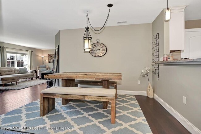 Building Photo - 13 Racquet Rd