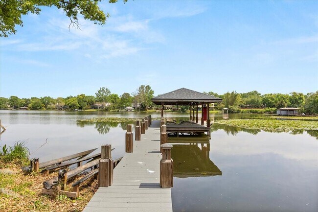 Building Photo - 201 Cedarwood Dr