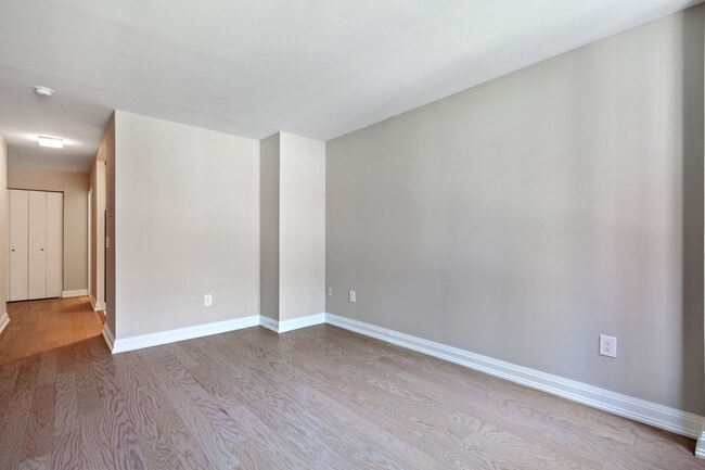 Interior Photo - Anagram Nomad