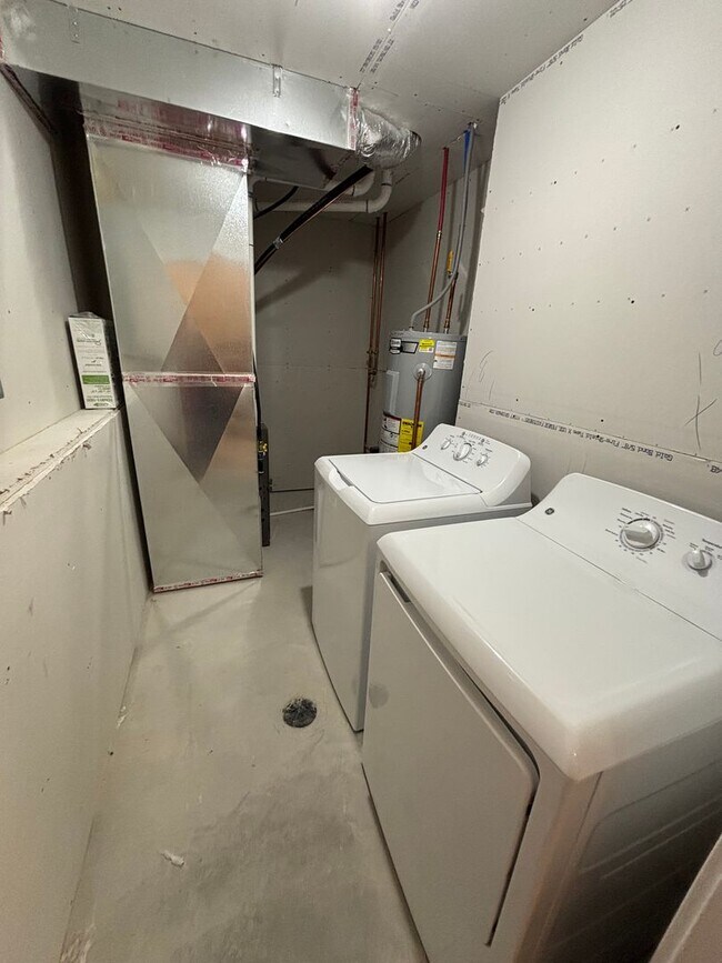 Building Photo - 3 Bed 3 Bath Townhome