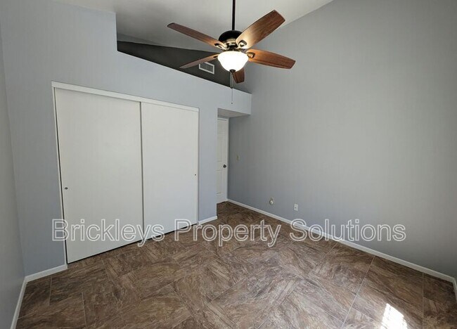 Building Photo - 2955 N Oregon St