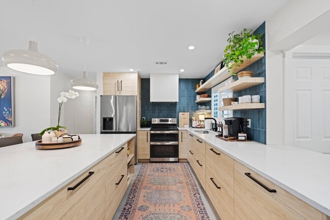 Building Photo - 450 NE 5th Cir