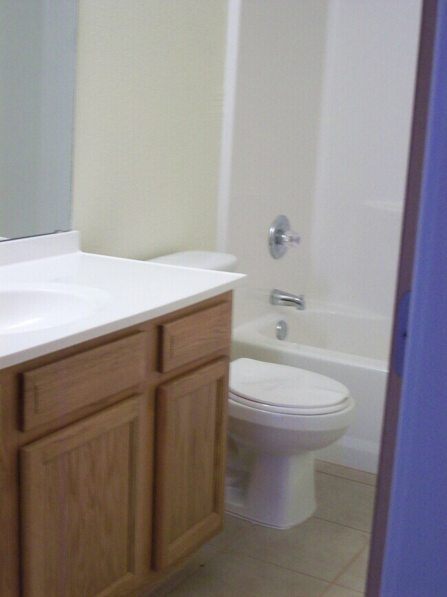 Building Photo - 137 Townsgate Plz