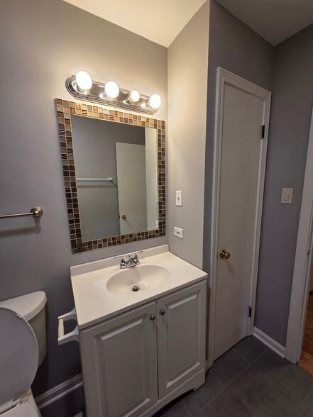 Bathroom - 1229 W Wellington Ave