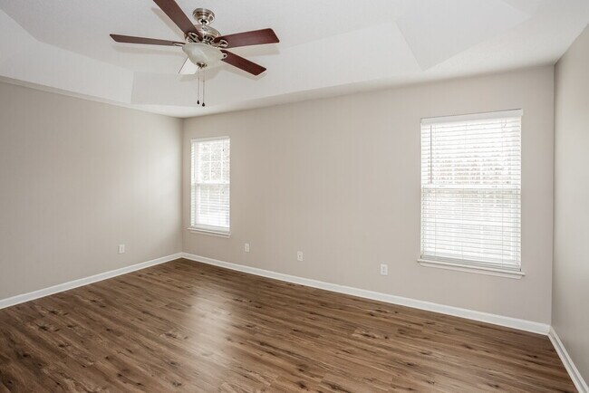 Building Photo - 2112 Highland Park Dr