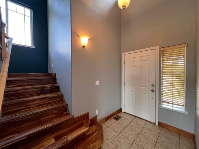 Building Photo - Large Beautiful Home off Toll Rd, South Reno
