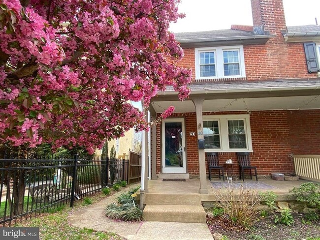 Building Photo - 20 E Abington Ave