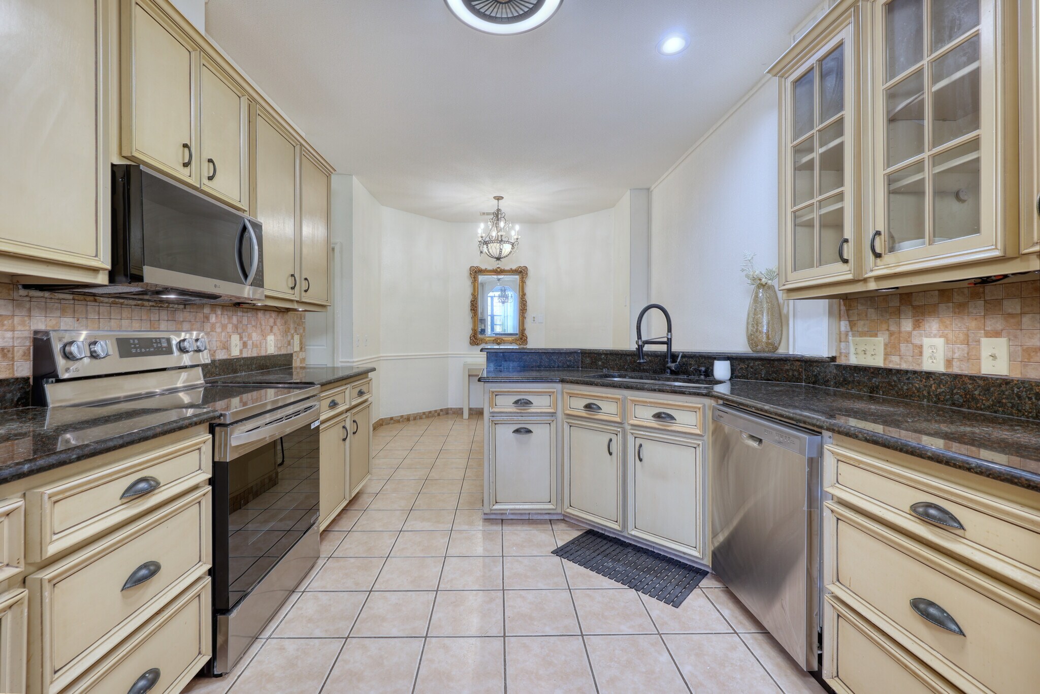 Building Photo - 1335 Maplebrook Dr