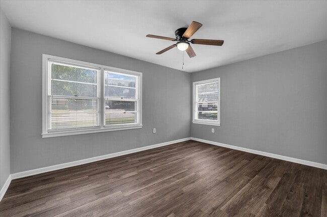 Building Photo - 1325 Sunset St