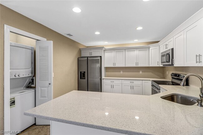 Building Photo - 6310 Royal Woods Dr