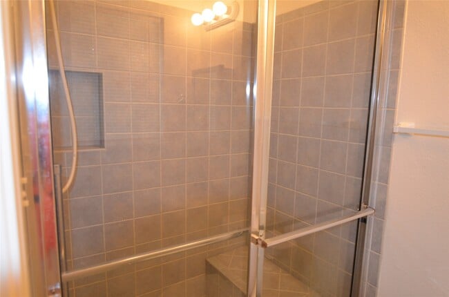 Building Photo - 9902 Trailway Dr
