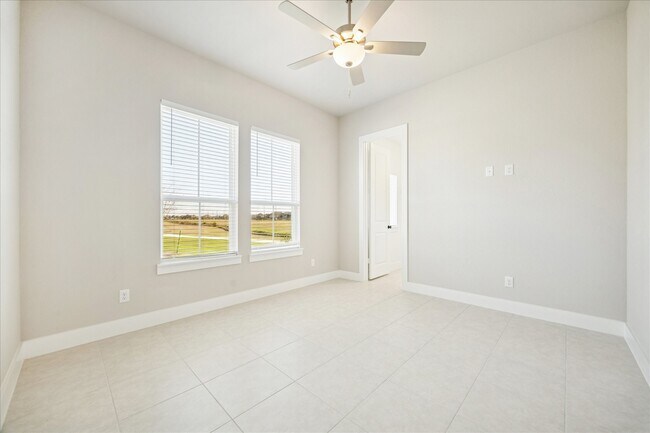 Building Photo - 2022 Serene Spgs Dr