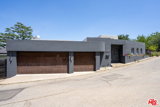 Primary Photo - 3865 Buena Park Dr