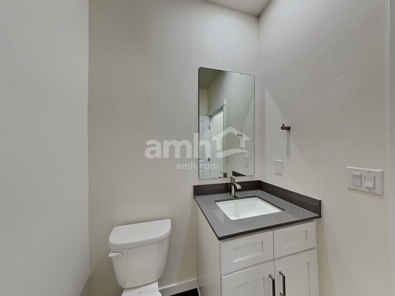 Building Photo - 9470 W Bowie Ct