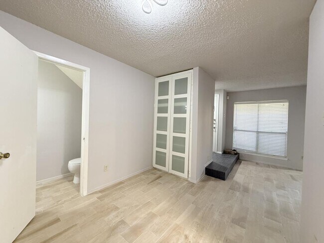 Building Photo - 9383 Pagewood Ln
