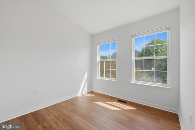 Building Photo - 14666 Seasons Dr